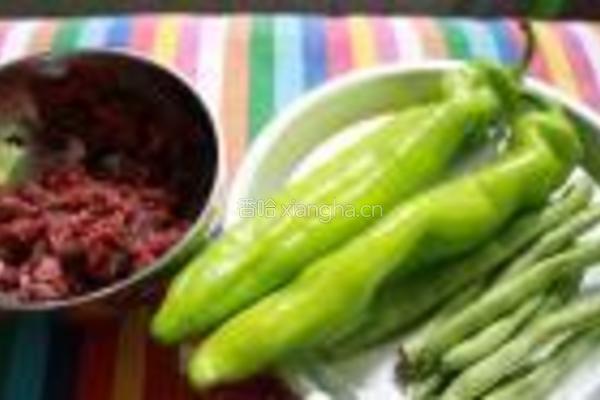 四季豆炒牛肉末的做法图解1