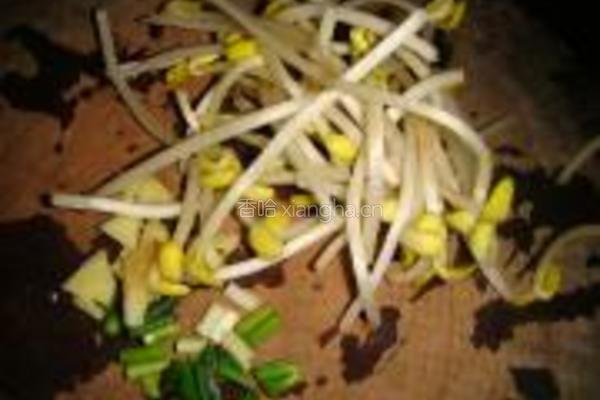 豆芽鱼片汤的做法图解2