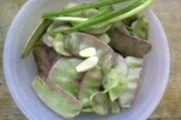 小炒扁豆丝的做法图解1