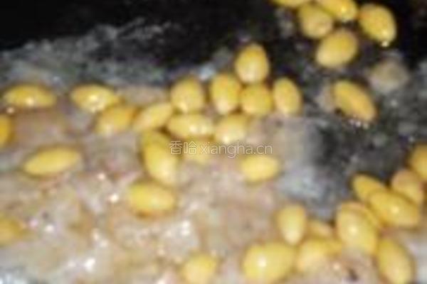 白果芹菜炒虾仁的做法图解5