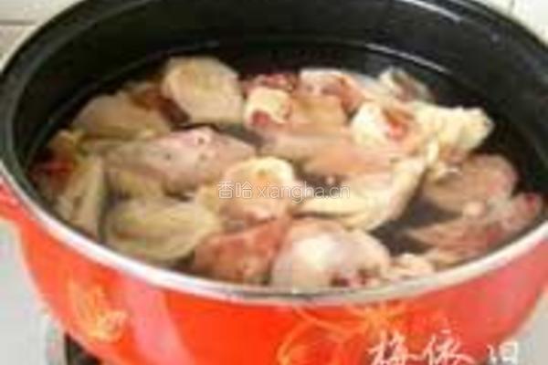 崂山松蘑炖鸡的做法图解2