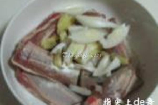 什菌排骨煲的做法图解1