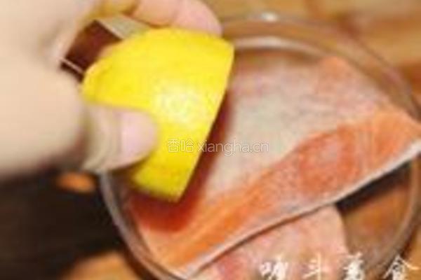 香煎挪威三文鱼的做法图解2