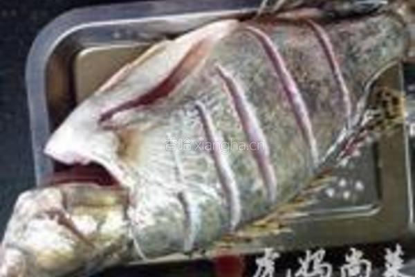 蒜香鲫花鱼的做法图解1