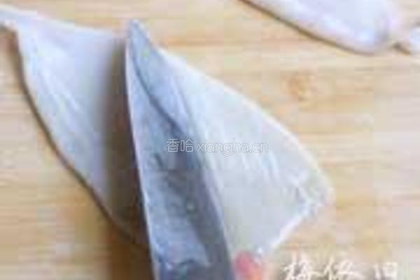 沙茶酱爆鱿鱼的做法图解2