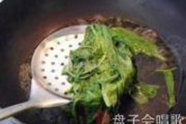 虾味菜汁凉皮的做法图解3