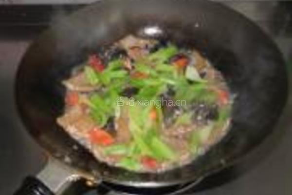 芹菜炒皮肚的做法图解7