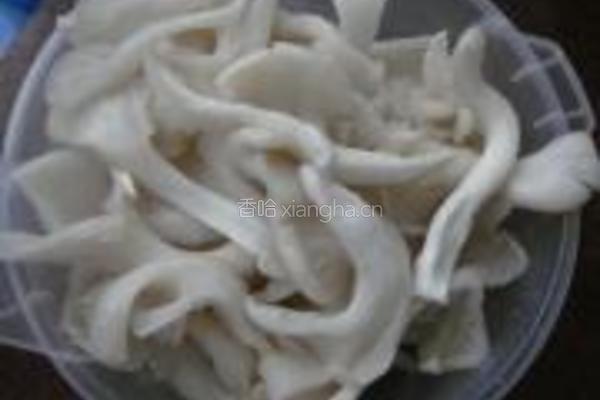 黄豆酱拌平菇的做法图解1