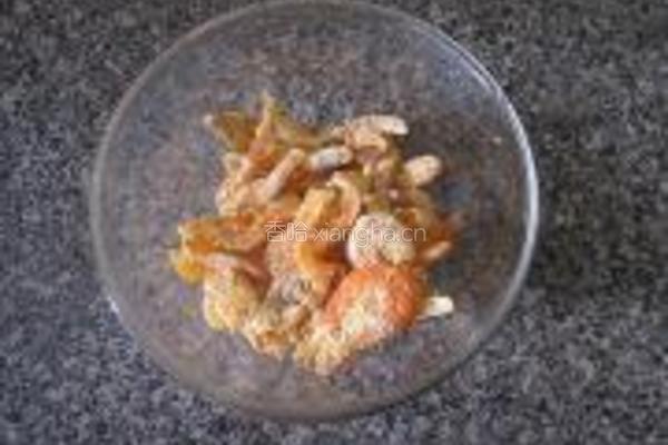 虾米炒荷豆的做法图解1
