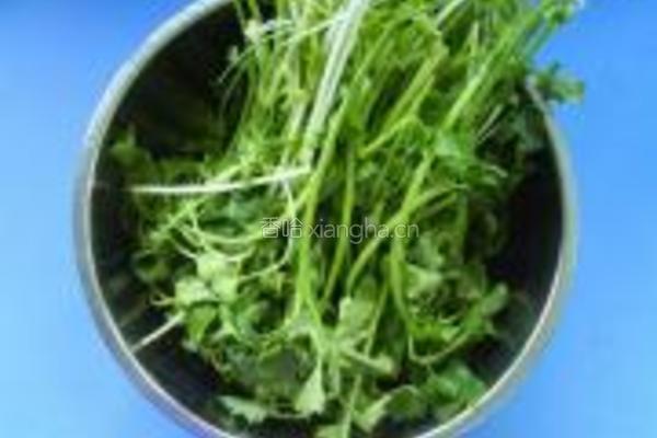 芹菜炒豆腐皮的做法图解2