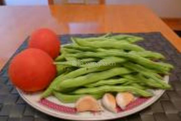 番茄焖扁豆的做法图解1