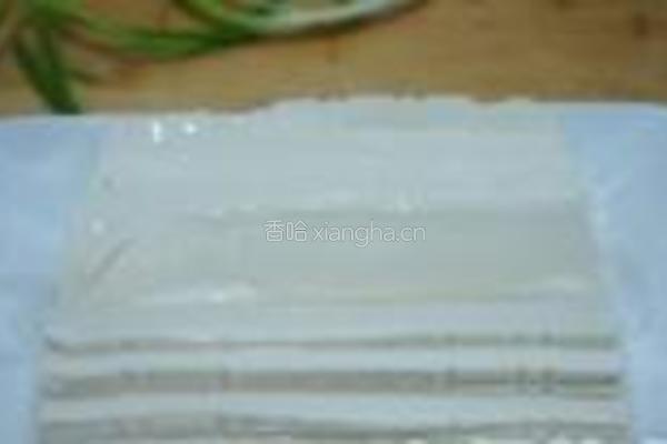 皮蛋豆腐的做法图解2