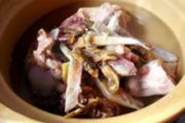 墨鱼干炖大骨的做法图解5