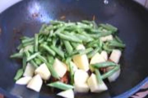 土豆四季豆烧鸡腿的做法图解8