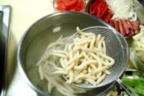 包菜炒面鱼的做法图解11