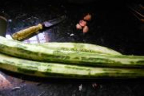 蒜茸炒丝瓜的做法图解2