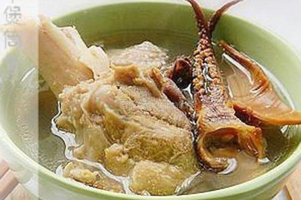 墨鱼蚝干煲筒骨