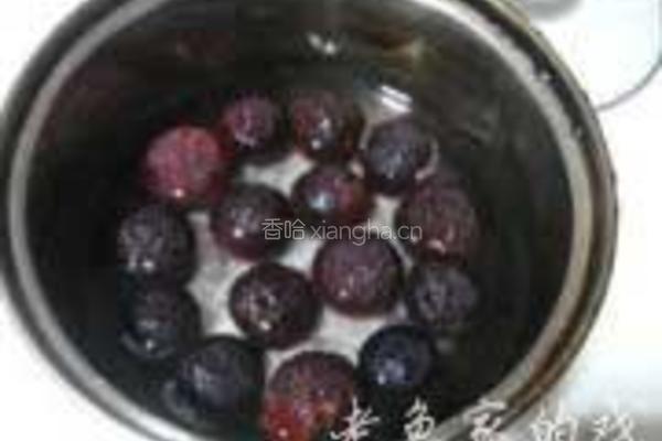 杨梅奶香冰棍的做法图解1