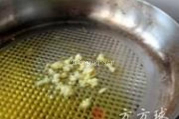 黄瓜炒海鲜菇的做法图解2