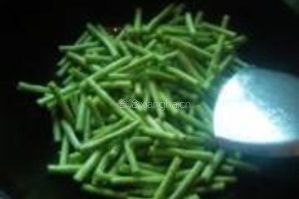 豇豆角炒肉末的做法图解2