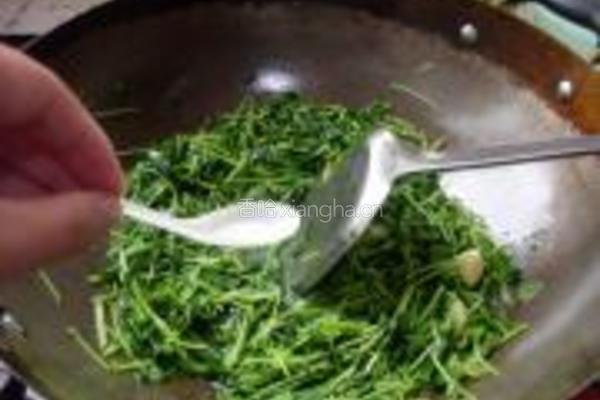 素炒豌豆苗的做法图解8