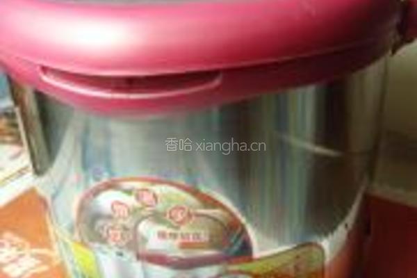 红萝卜猪肉汤的做法图解6