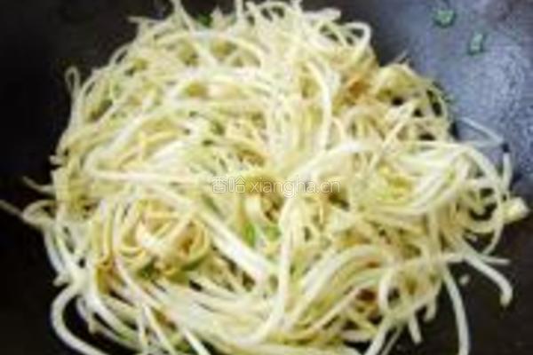 绿豆芽炒干丝的做法图解7
