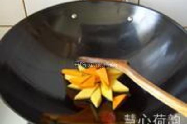 双色南瓜炒白果的做法图解7