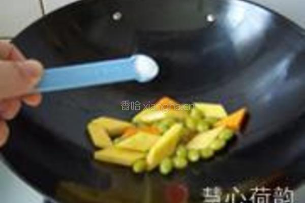 双色南瓜炒白果的做法图解9