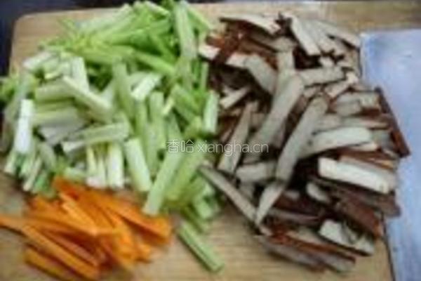 西芹香干小炒的做法图解4