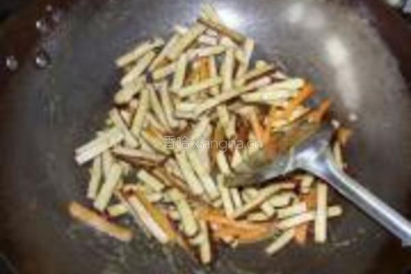 西芹香干小炒的做法图解7