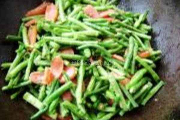 豇豆炒香肠的做法图解4