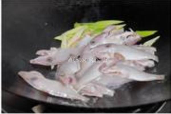 清煮剥皮鱼的做法图解5