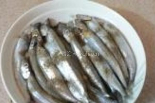 椒盐香酥多春鱼的做法图解2