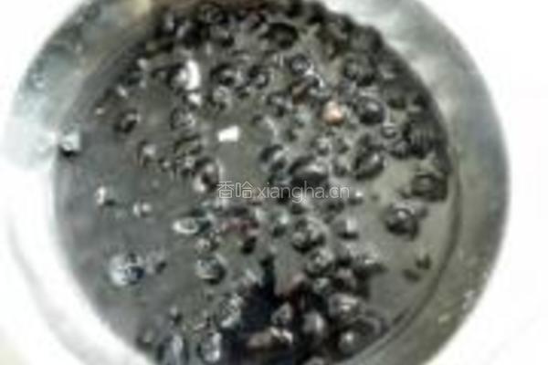 瓜丁黑豆的做法图解1