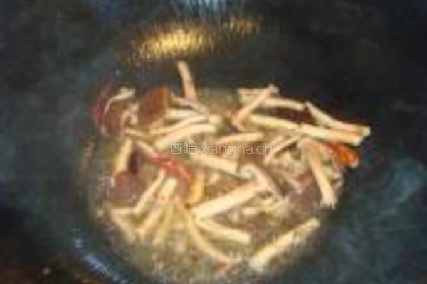 大白菜炒茶树菇的做法图解3