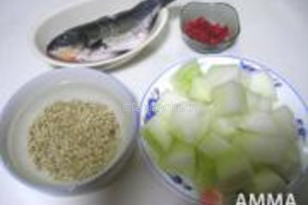 冬瓜薏仁鲫鱼汤的做法图解1