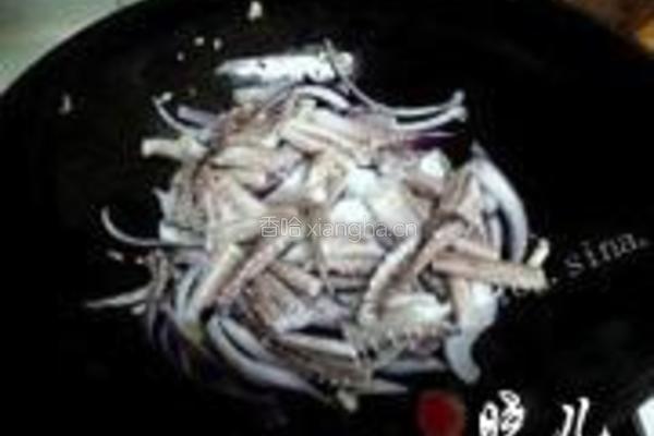老干妈辣炒鱿鱼须的做法图解7