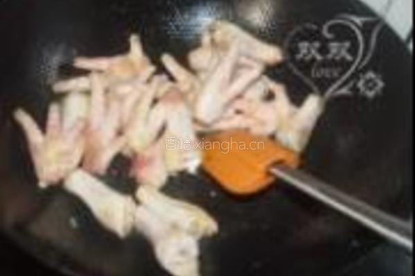 玉米炖鸡爪的做法图解5