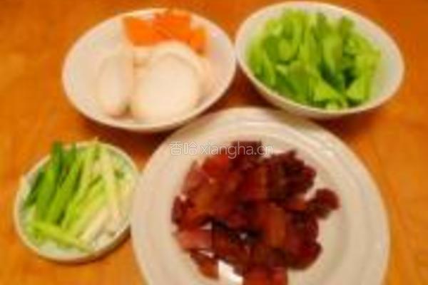 腊肉杏鲍炒西芹的做法图解2