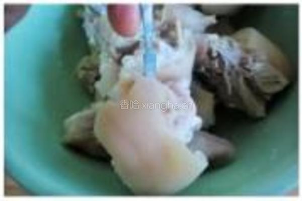 浓香猪蹄花生煲的做法图解3