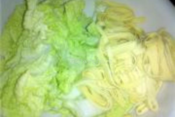白菜千张鹌鹑蛋汤的做法图解1
