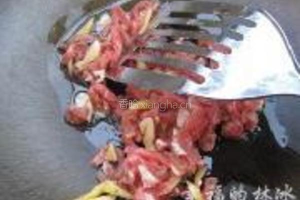蟹味菇抄牛肉丝的做法图解2