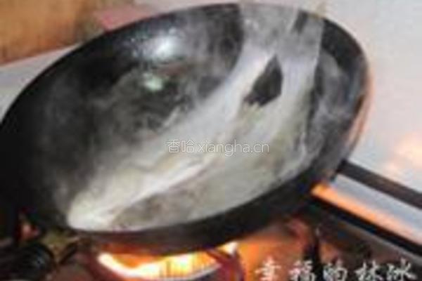 酸菜炖白鲢的做法图解3