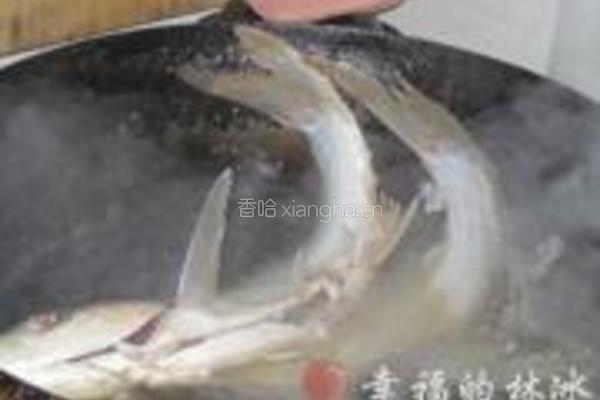 酸菜炖白鲢的做法图解4