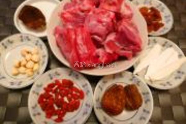 淮山节瓜猪骨汤的做法图解1