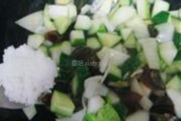 皮蛋元葱炒黄瓜的做法图解5