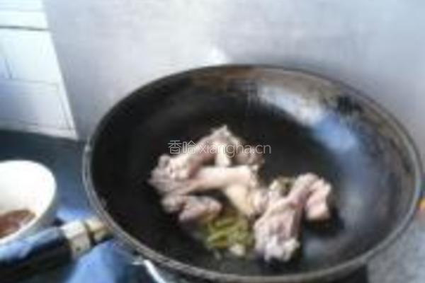 鸭腿炖豆角的做法图解4