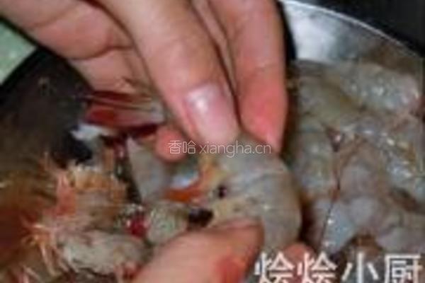 西兰花团虾仁的做法图解1