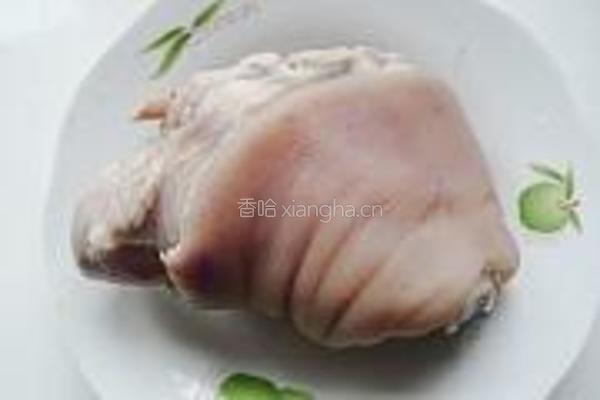 冰糖普洱炖蹄膀的做法图解2